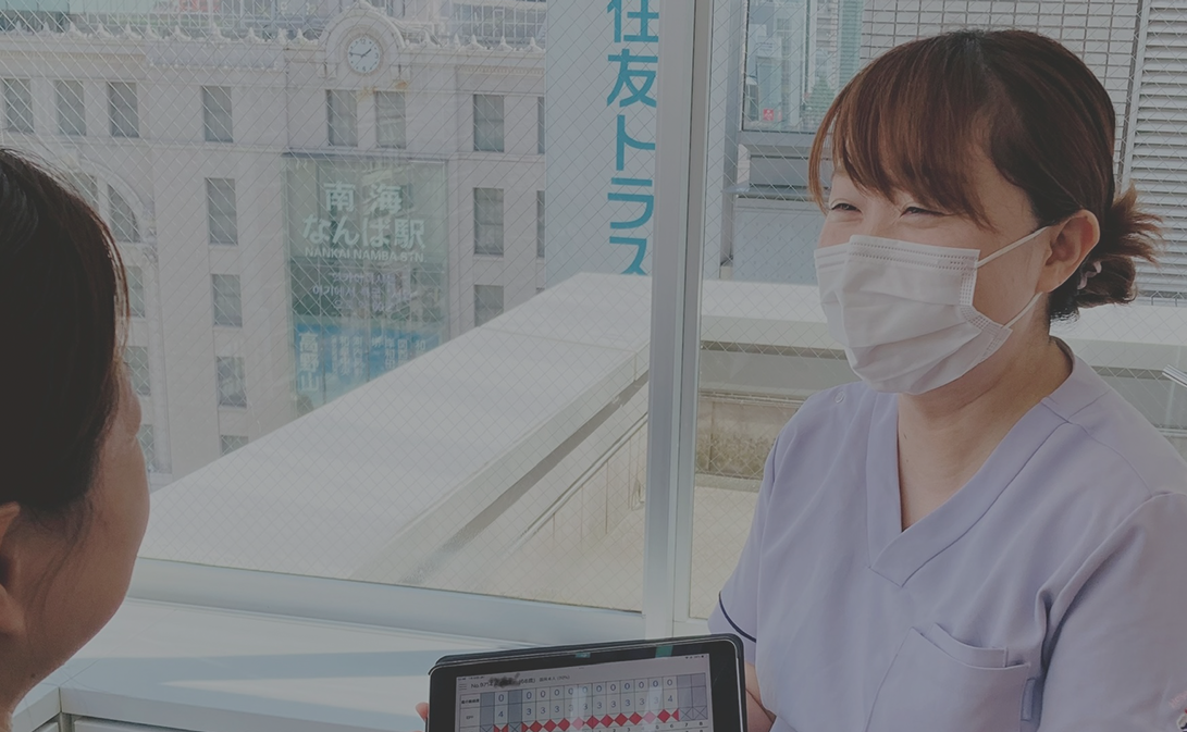 歯を魅せる